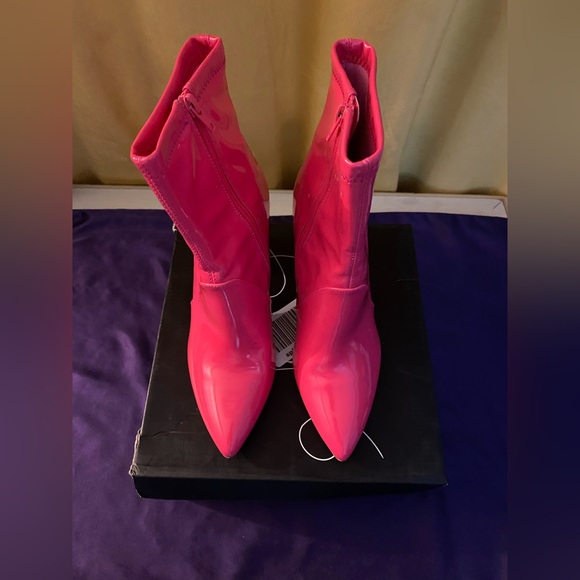 Wore Once 7.5 Size Women's Vibrant Hot Pink Chunky Heeled Boots Comfortable Cute - Picture 5 of 11